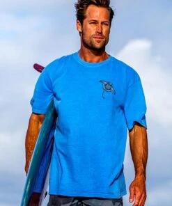 Ehukai Manta - Blue Hawaii Dyed Short Sleeve Crewneck T-Shirt -Crazyshirts Online Shop 296a0127 c203 4da8 aa06 a38218f6e8a6